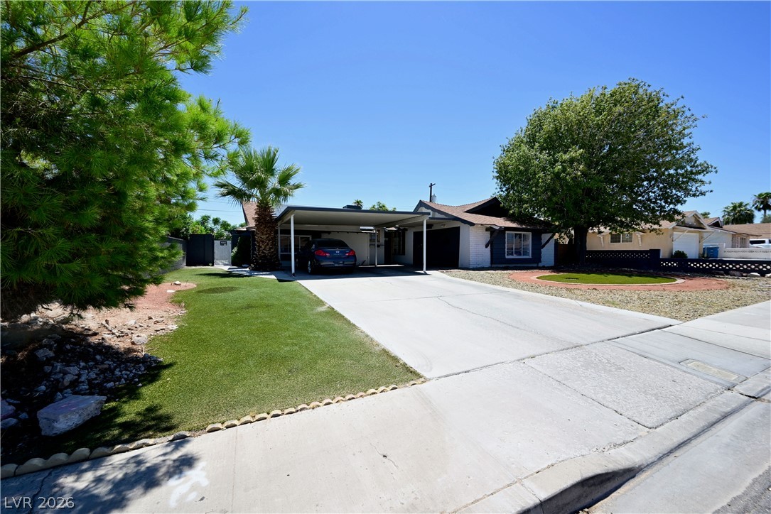2016 E Oakey Boulevard