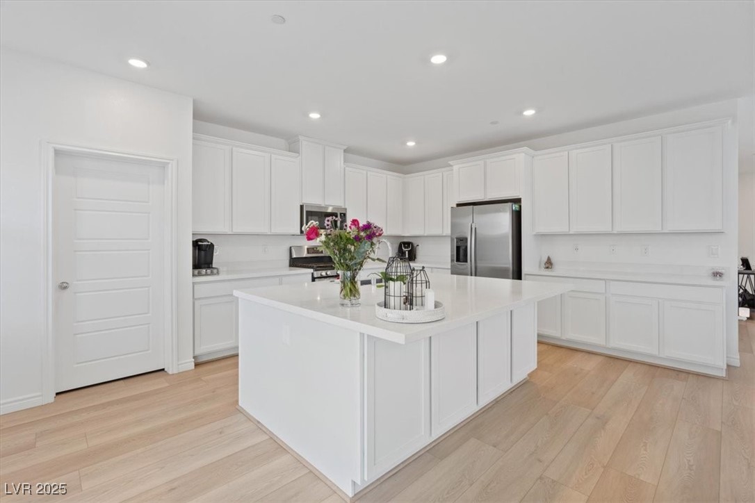 Las Vegas, Nevada 89143, United States, 3 Bedrooms Bedrooms, ,3 BathroomsBathrooms,Residential,Active,165411