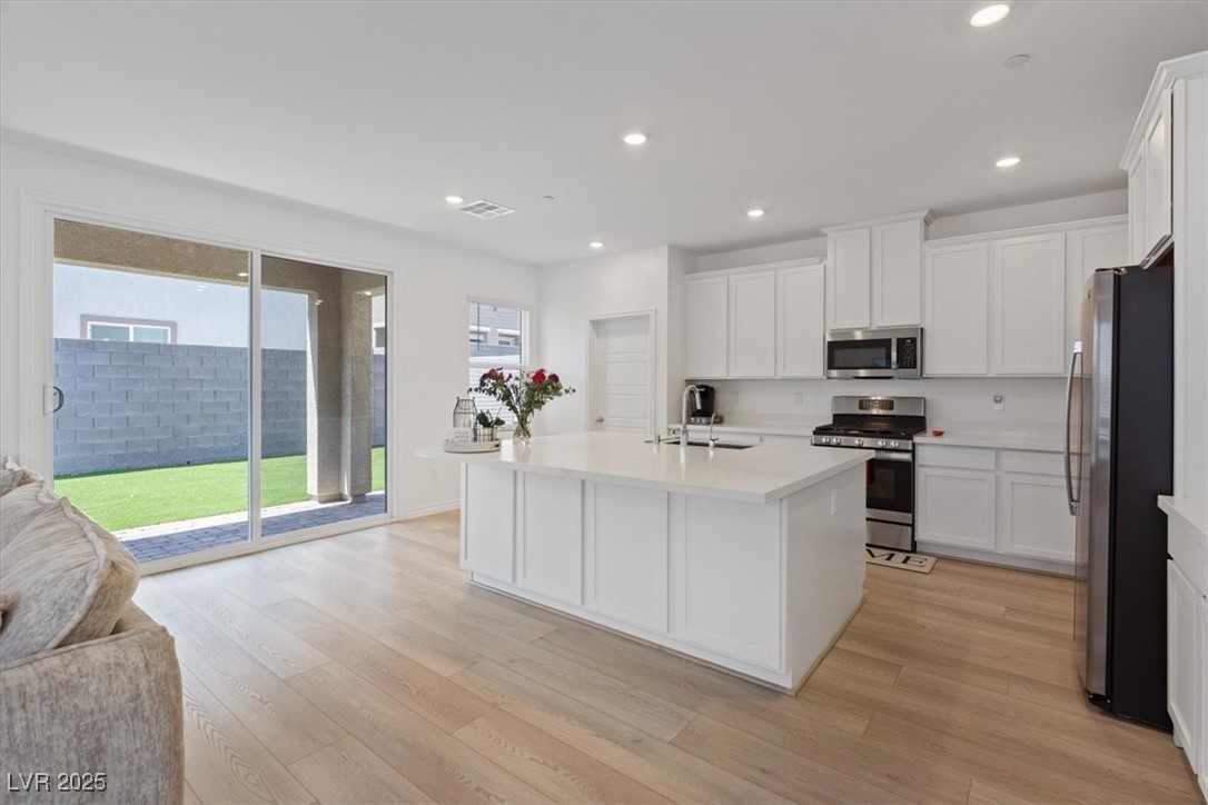 Las Vegas, Nevada 89143, United States, 3 Bedrooms Bedrooms, ,3 BathroomsBathrooms,Residential,Active,165411