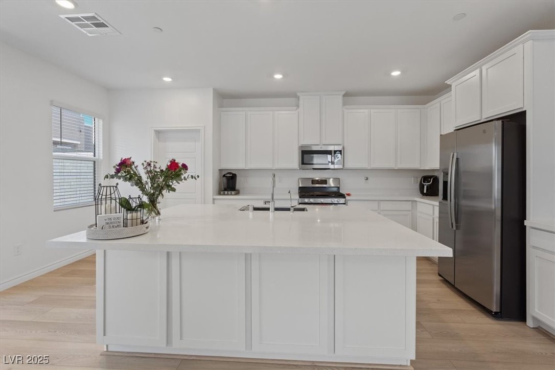 Las Vegas, Nevada 89143, United States, 3 Bedrooms Bedrooms, ,3 BathroomsBathrooms,Residential,Active,165411