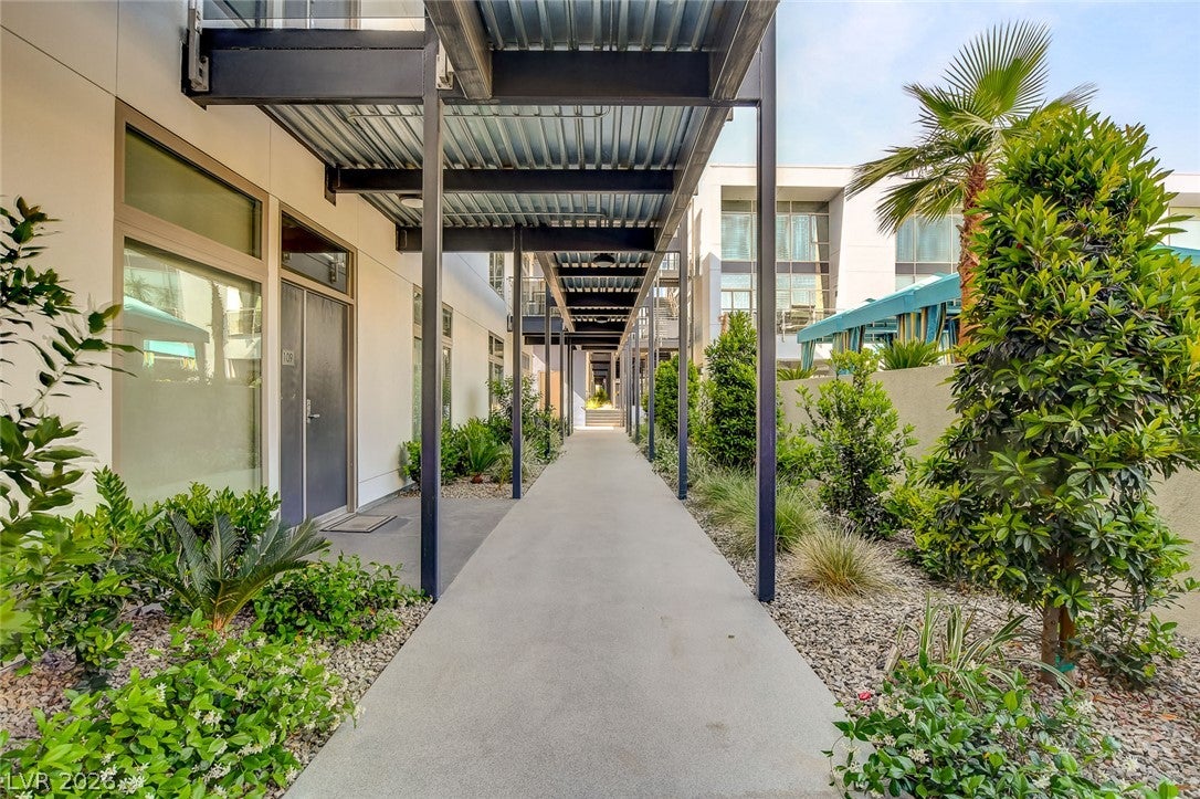 8925 W Flamingo Road 111