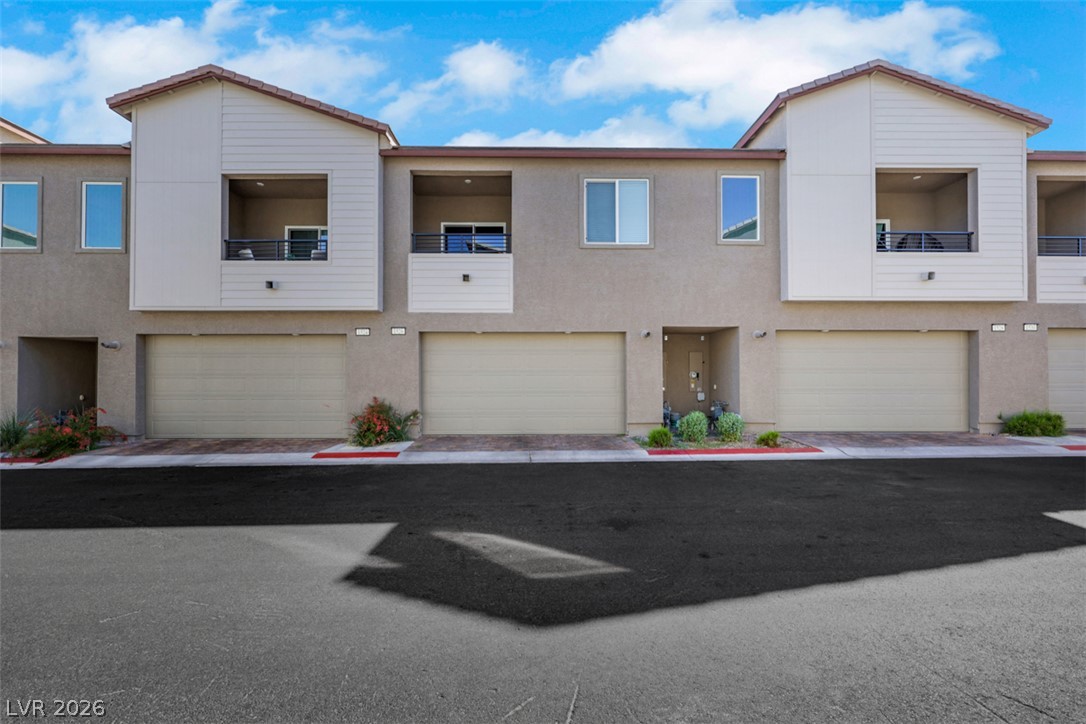 1526 Eva Crossing Place