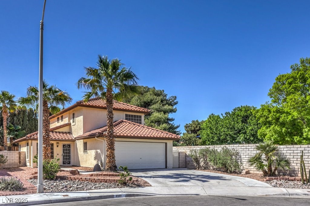 2501 Muirfield Avenue, Henderson, Nevada image 2