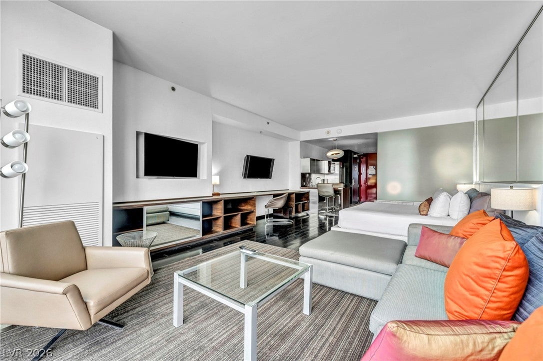 4381 W Flamingo Road 1007