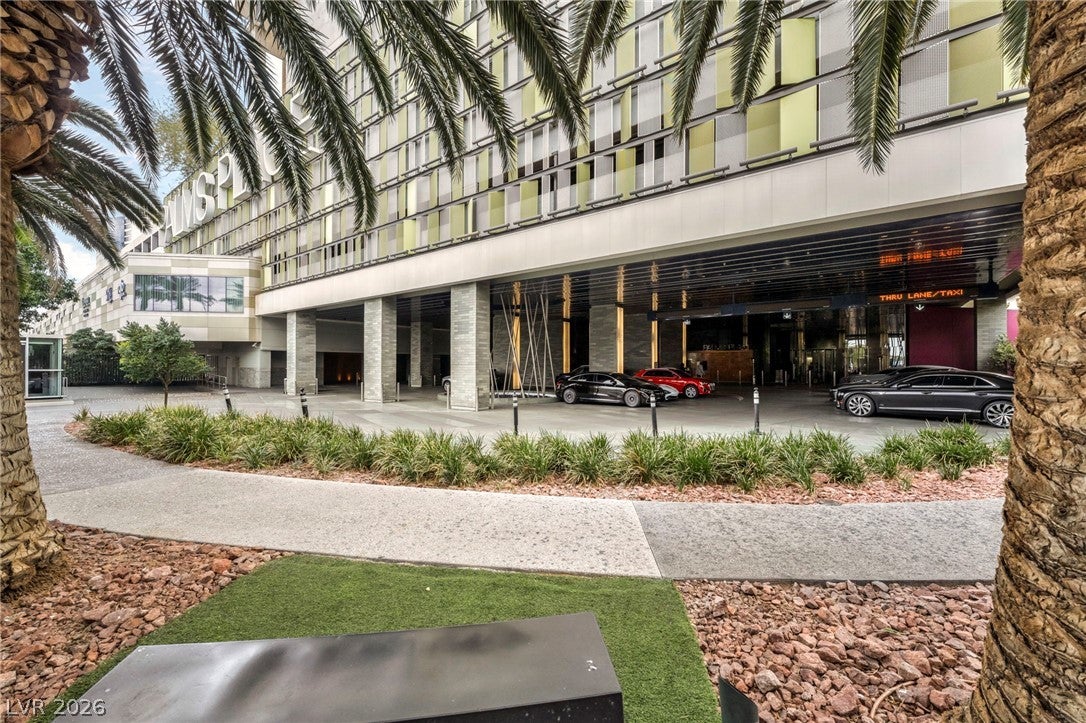 4381 W Flamingo Road 1007