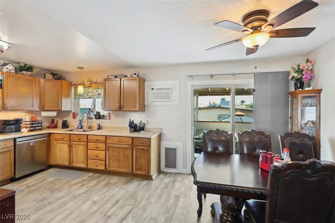 Properties 4 7121 Hurricane Way