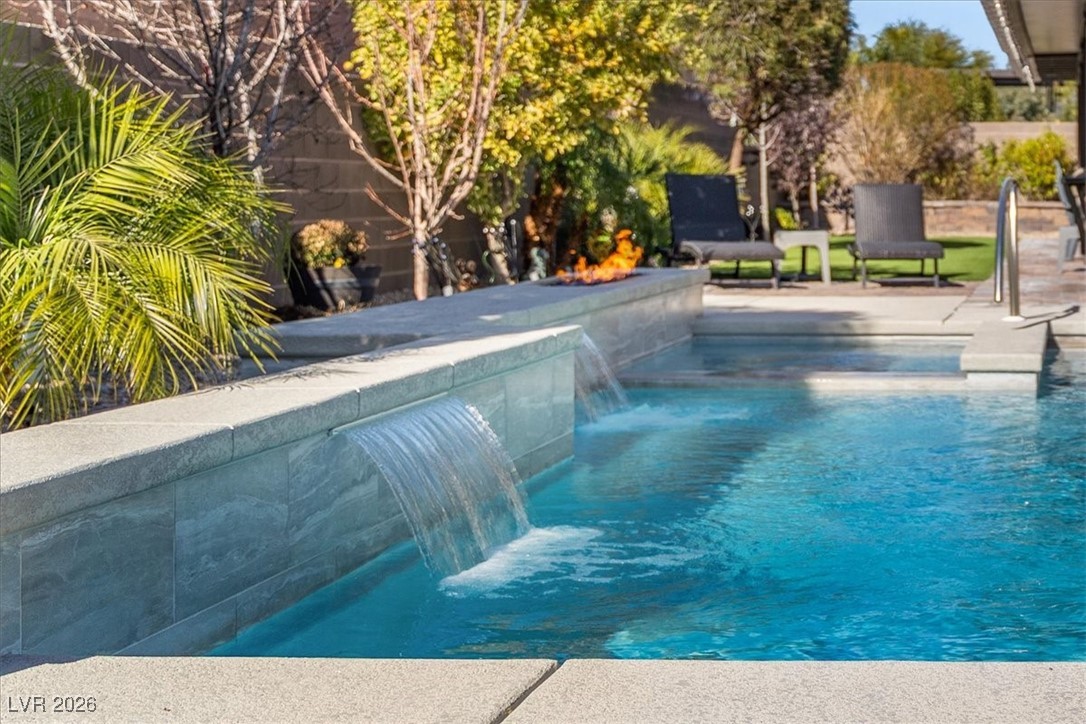 5311 VISTA DEL CANYON Circle