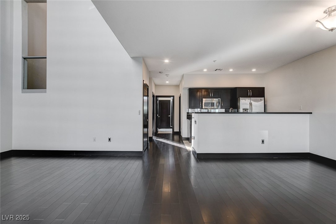 4565 Dean Martin Drive 102