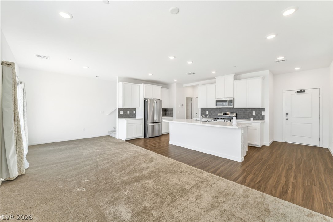 9595 Elijah Pointe Avenue