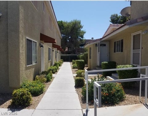 Townhouse For Rent - 6761 Holmby Avenue #C5<br/> Las Vegas, NV 89146