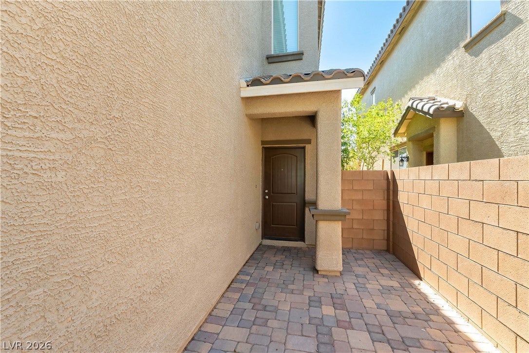 2589 Champagne Topaz Lane