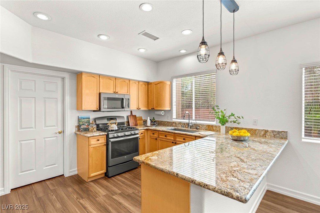 215 Sunlight Peak Street, Henderson, Nevada image 17