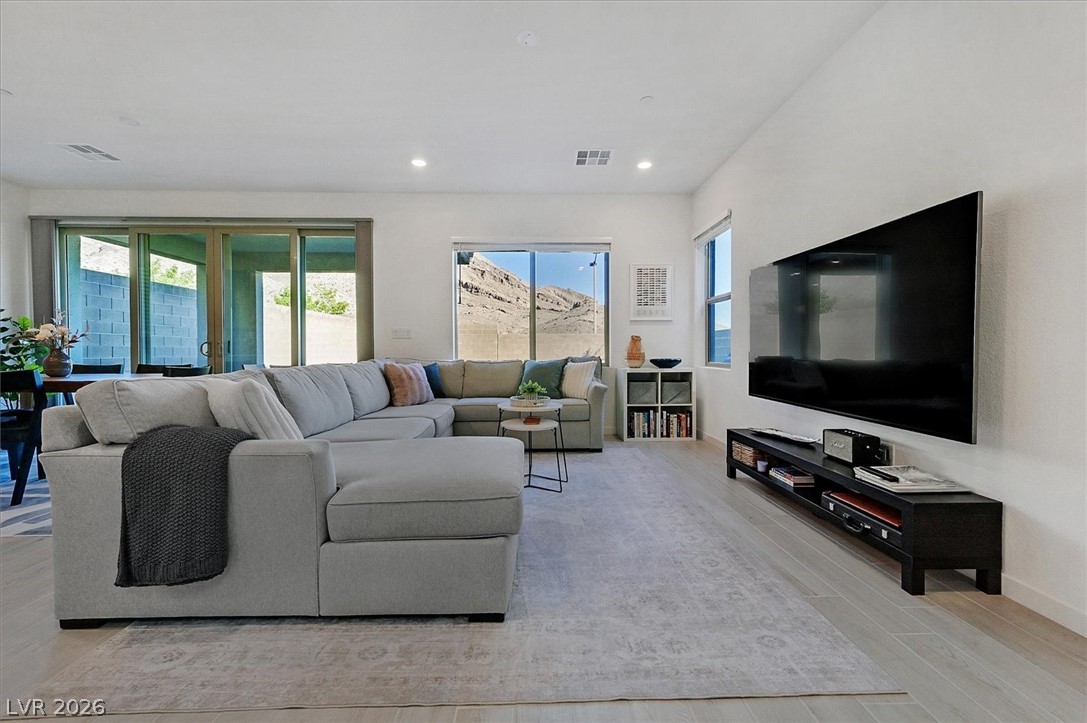 11636 Desert Hollow Avenue