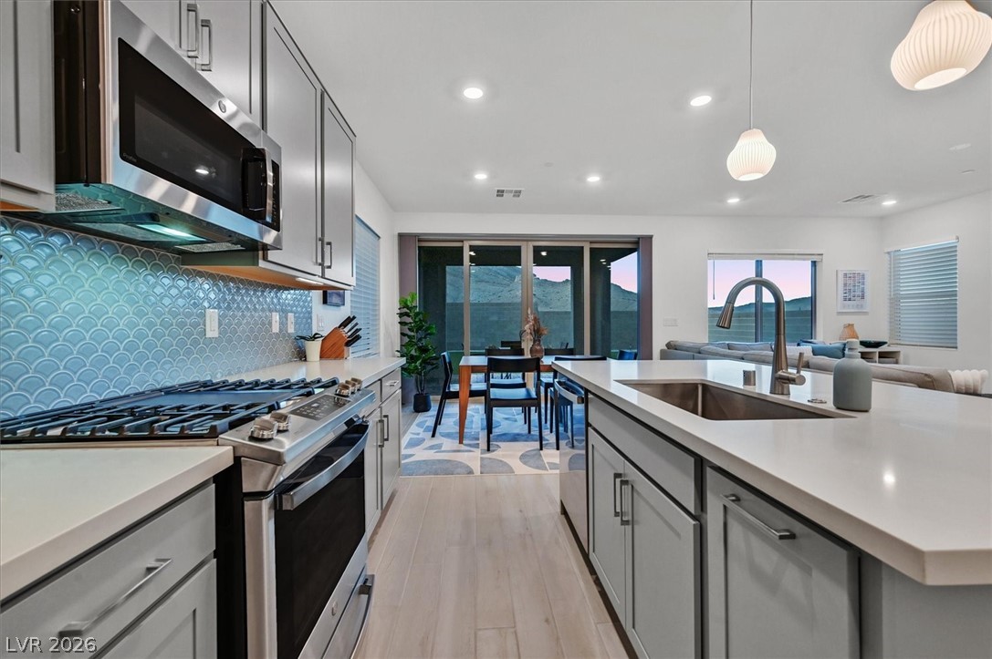 11636 Desert Hollow Avenue