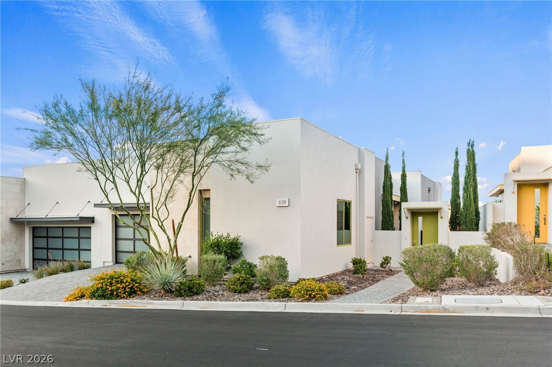 Properties 3 658 Falcon Summit Court