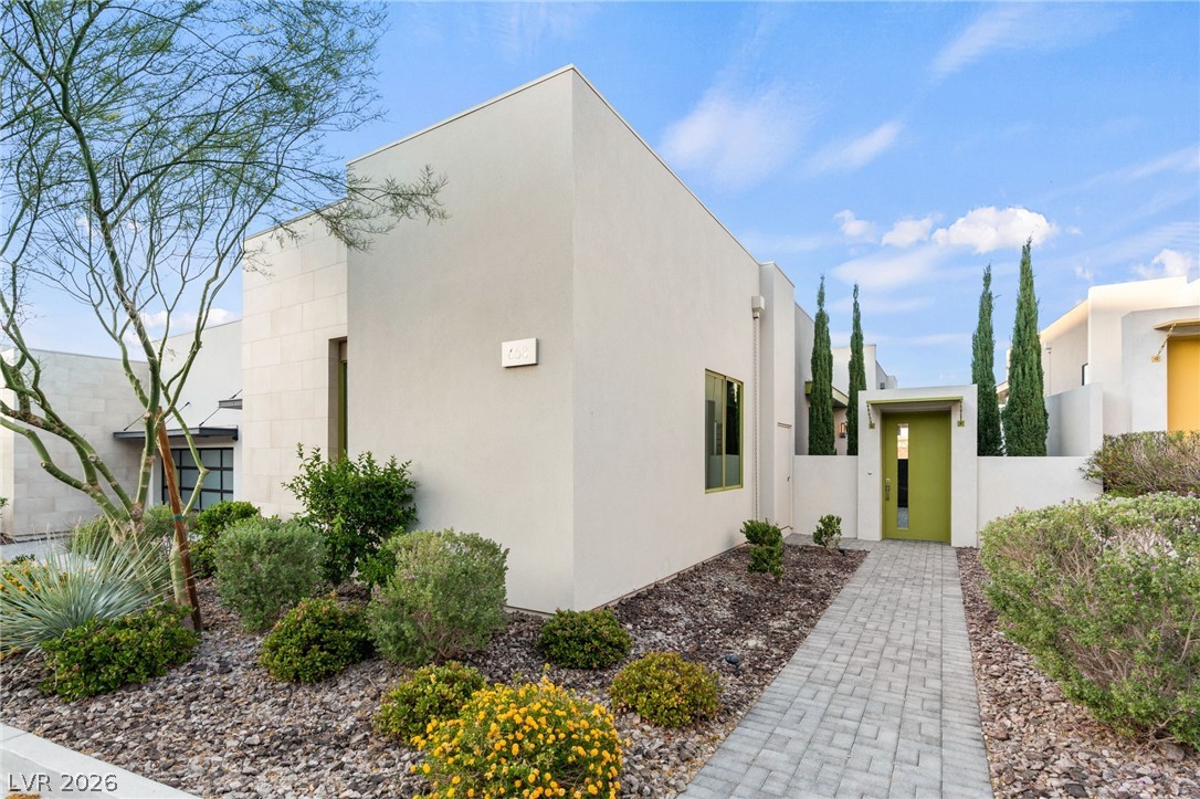 Properties 2 658 Falcon Summit Court