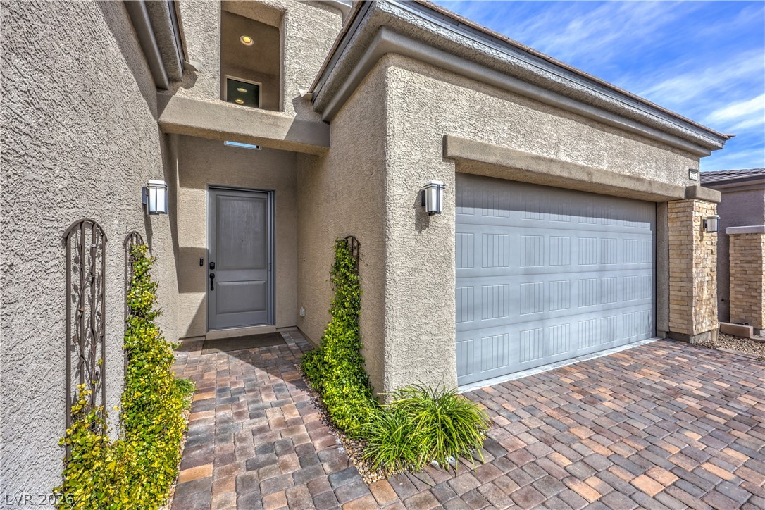 9068 Golden Crow Avenue