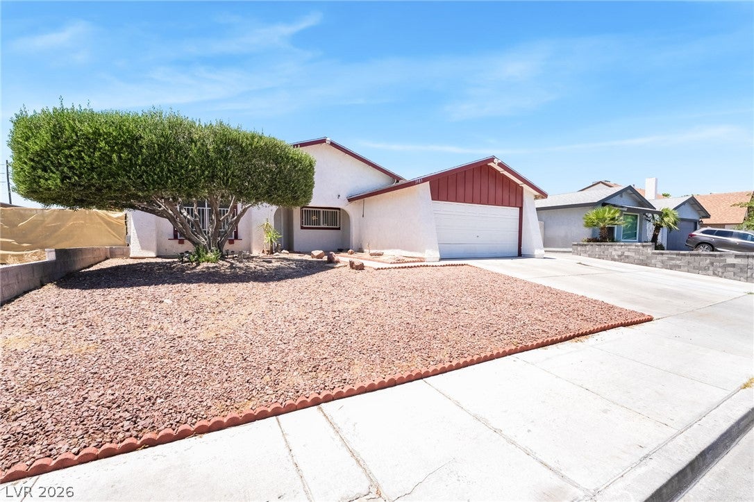 3983 Redwood Street