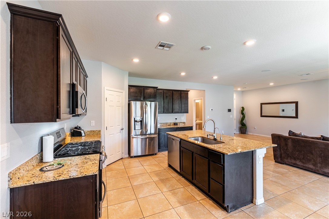 7255 Dazzle Point Street