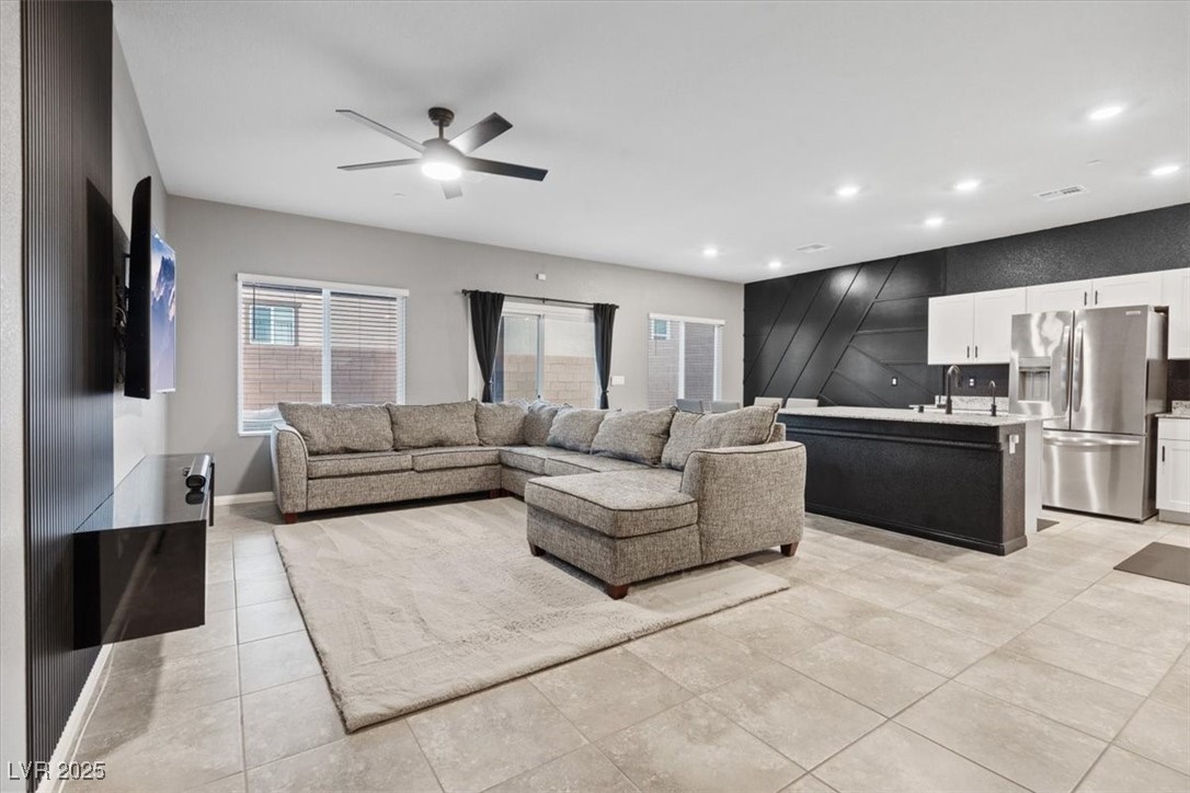 10967 Cambridge Lakes Avenue