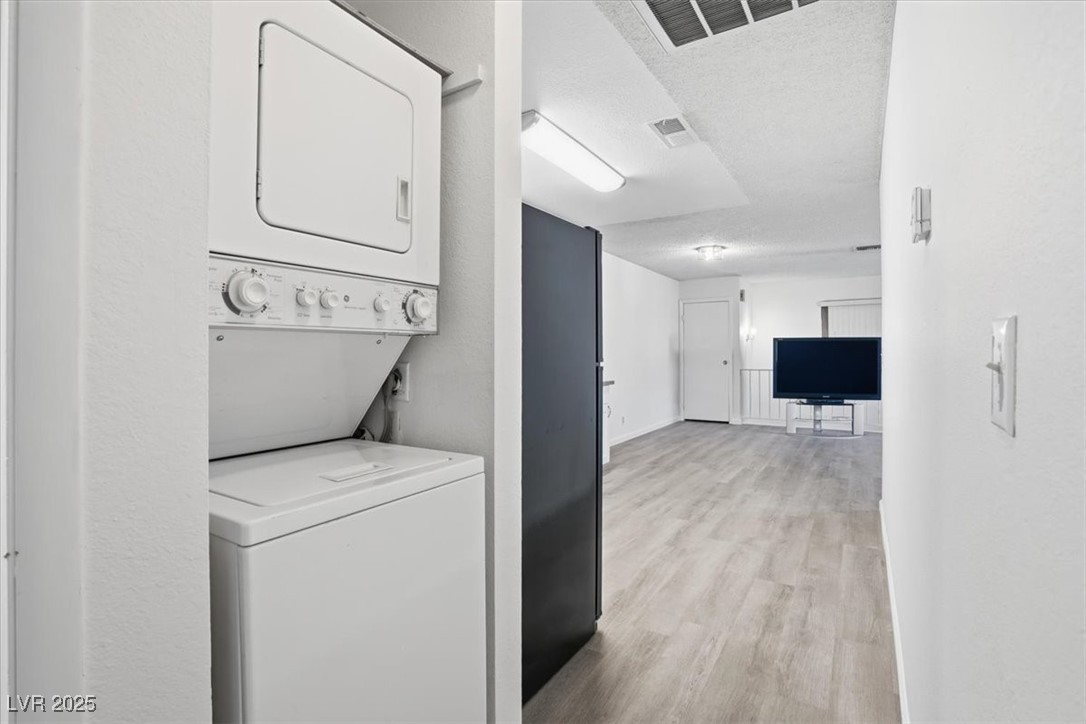 Las Vegas, Nevada 89119, United States, 2 Bedrooms Bedrooms, ,1 BathroomBathrooms,Residential,Active,255045