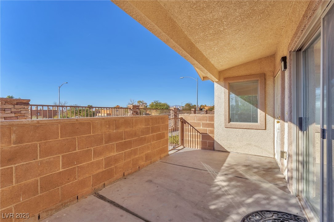 2050 N Los Feliz Street 102