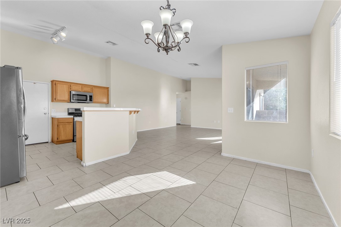 2050 N Los Feliz Street 102