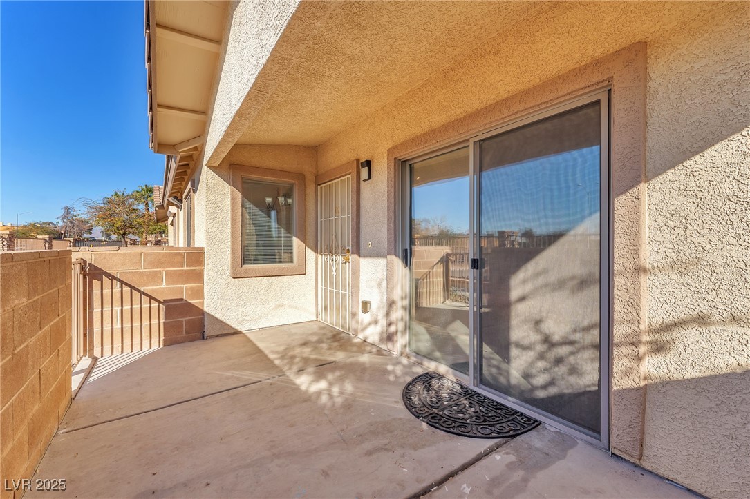 2050 N Los Feliz Street 102