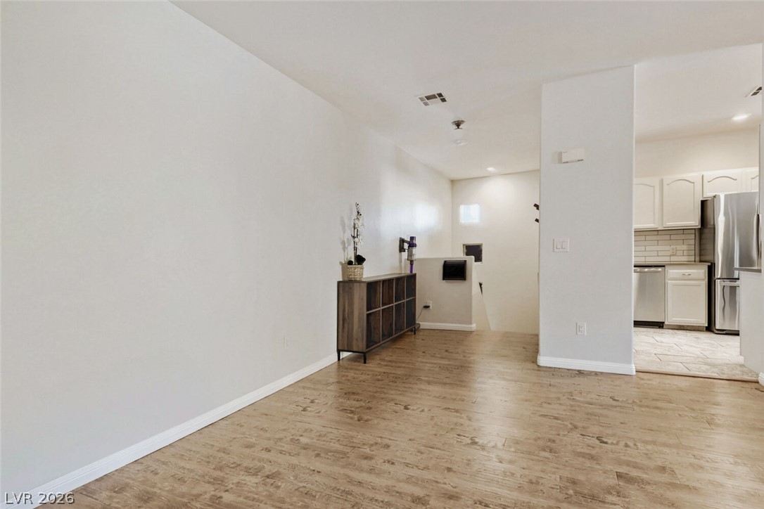 1700 Sky Of Red Drive 202