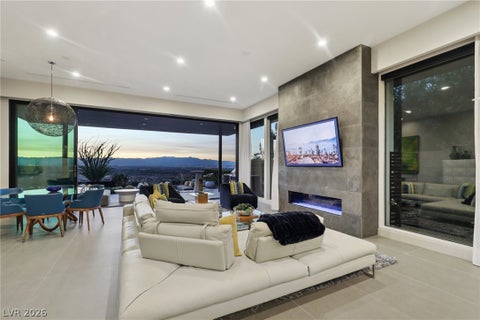 Townhouse For Sale - 375 Tranquil Peak Court<br/> Clark County, Henderson, NV 89012