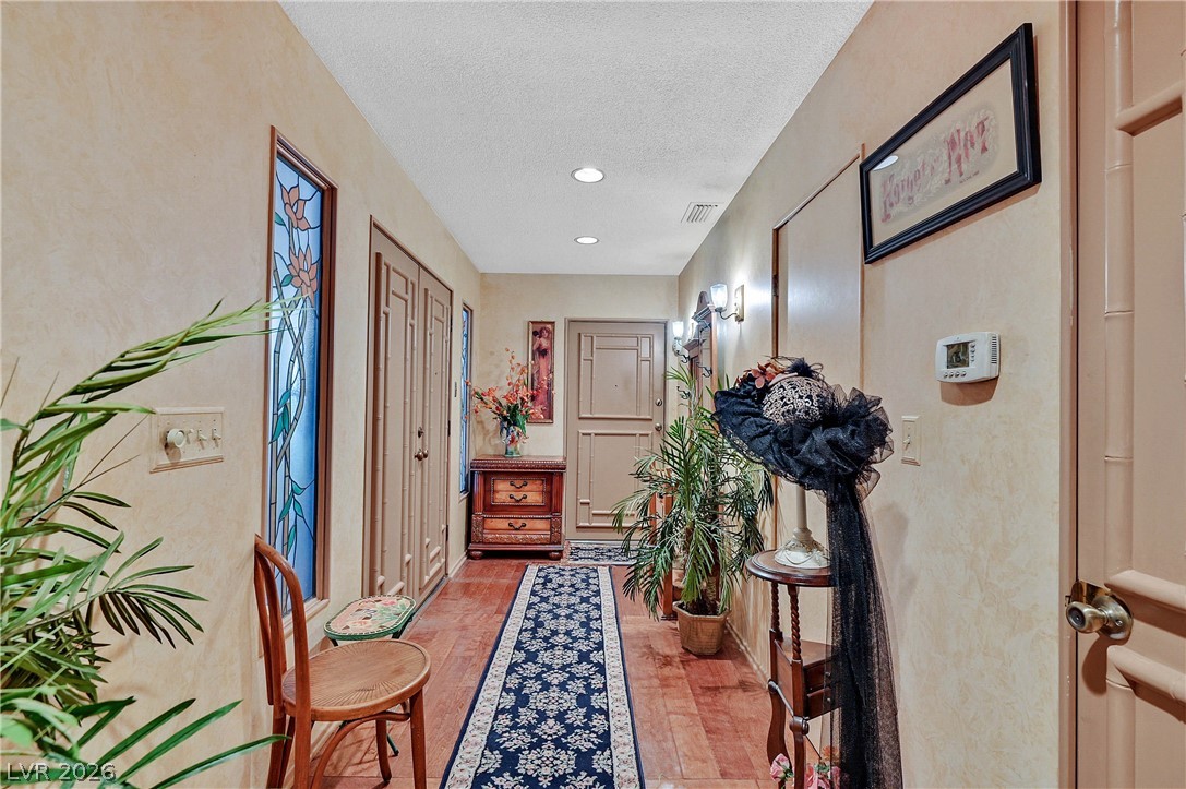 3016 Calle De Laredo