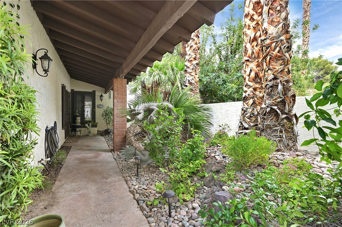 3016 Calle De Laredo