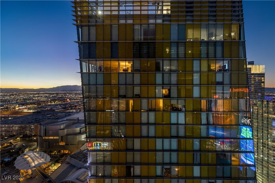 3722 Las Vegas Boulevard 3207