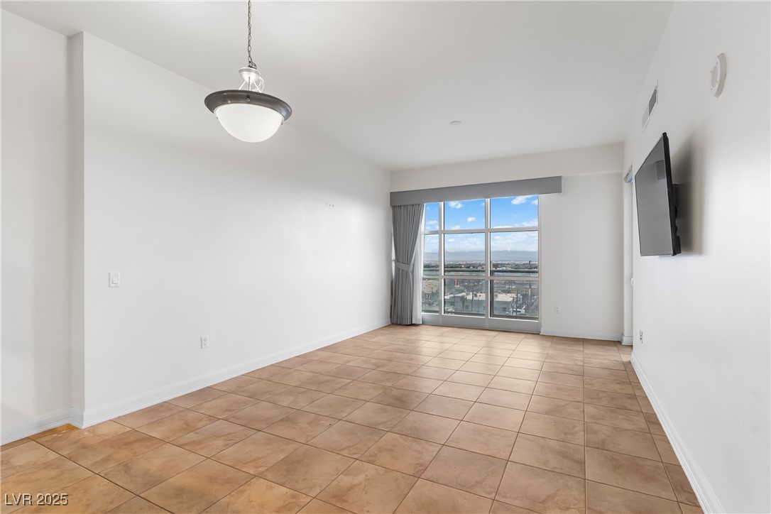 150 Las Vegas Boulevard 818