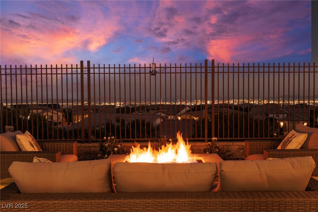 Properties 2 294 Lindura Court