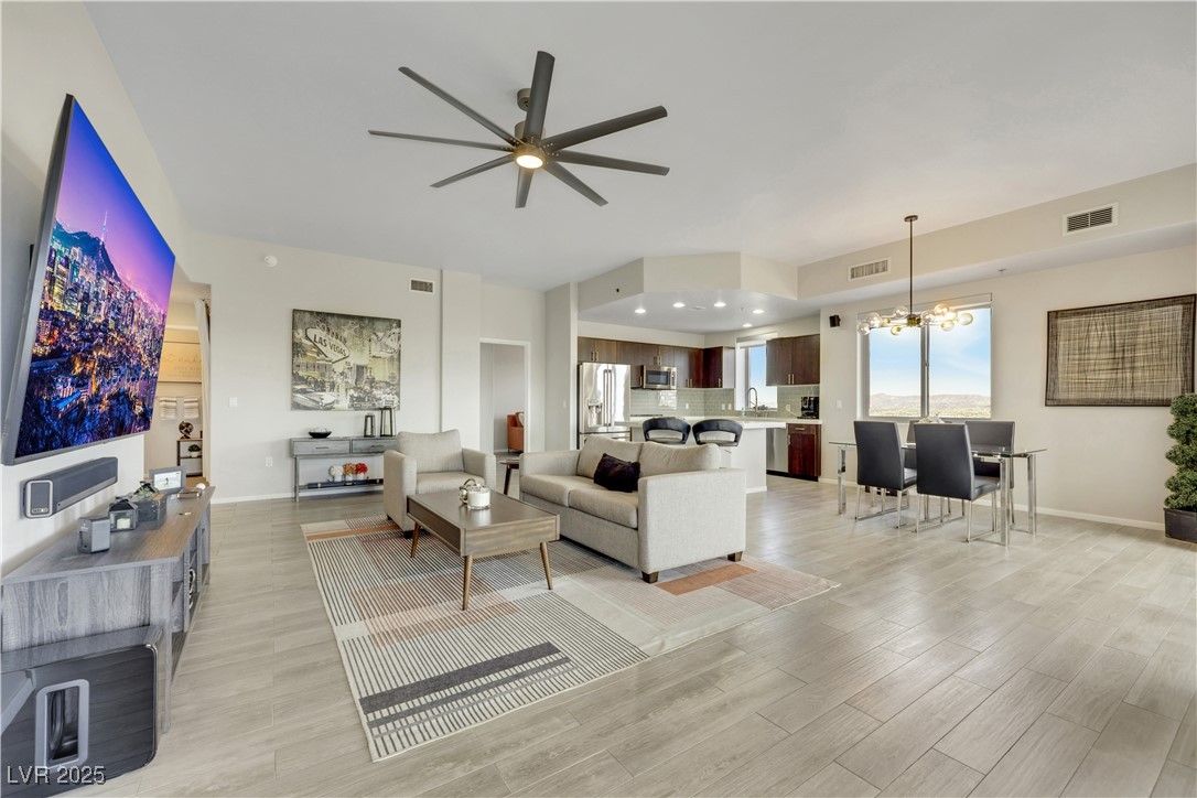 8255 Las Vegas Boulevard 1821