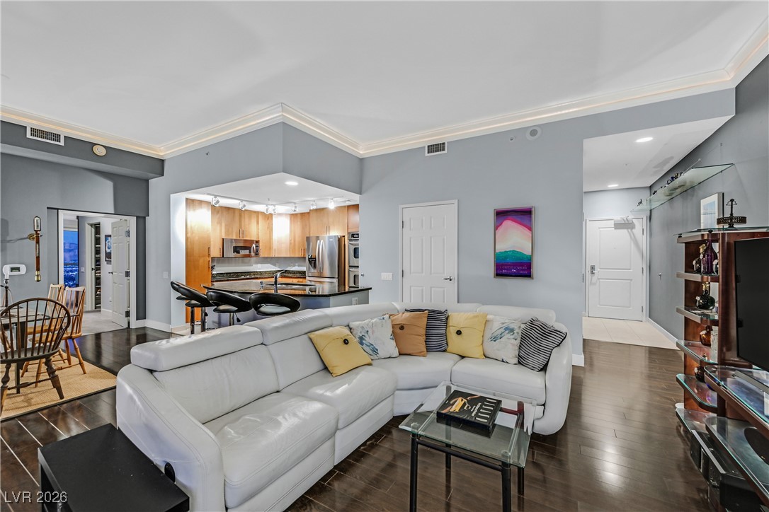 200 W Sahara Avenue 3907