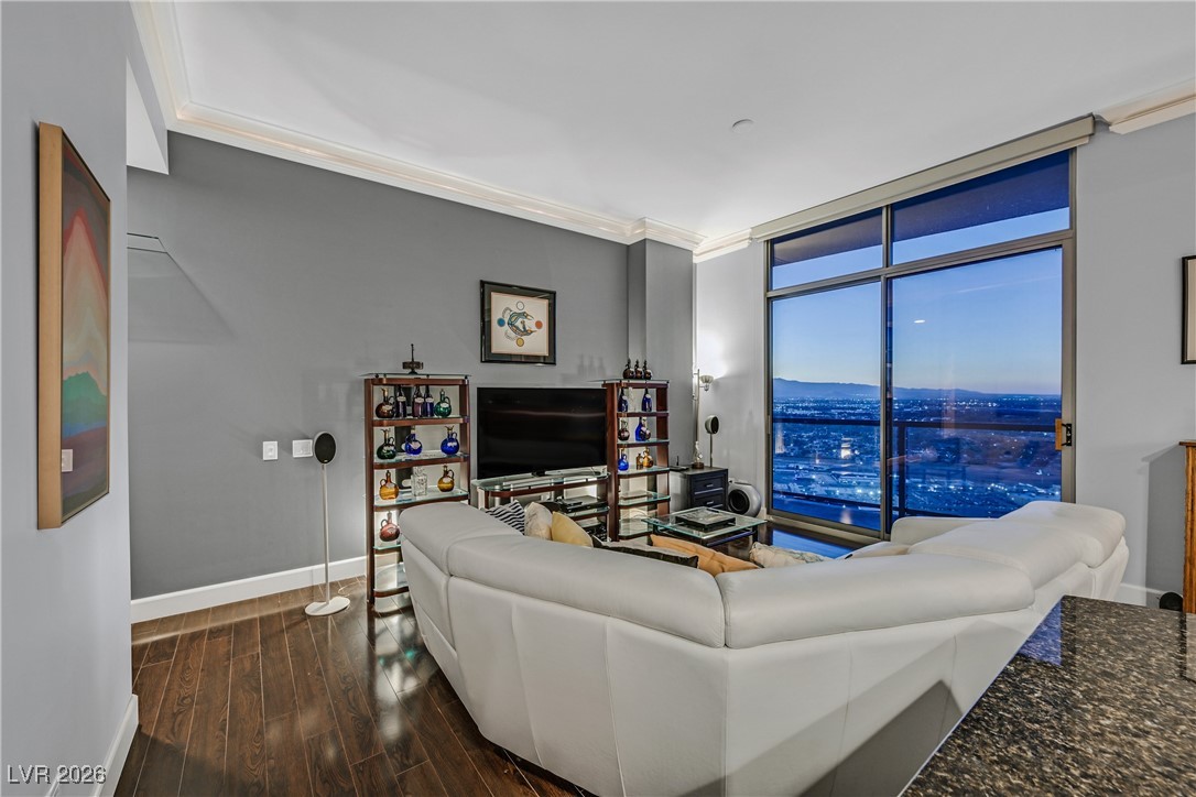 200 W Sahara Avenue 3907