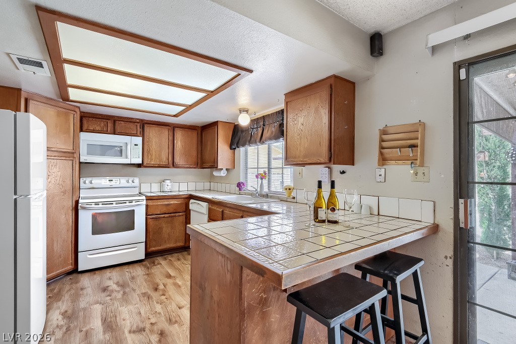 5716 Avenida Tampico