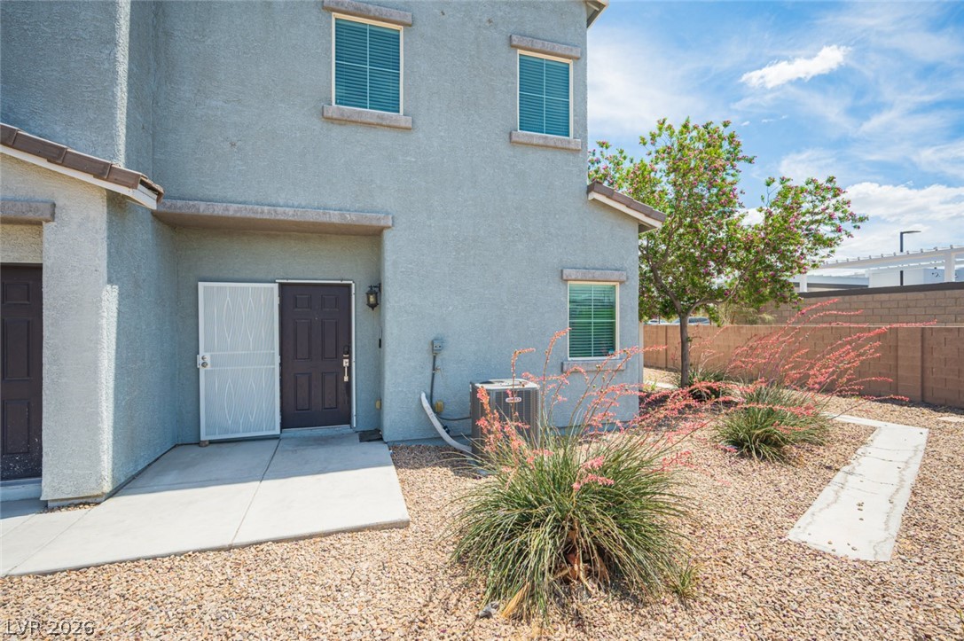 5565 Autumn Cliffs Way
