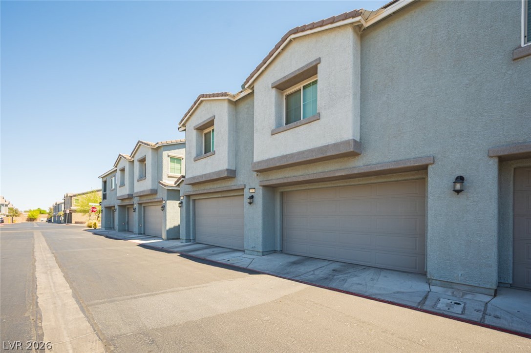 5565 Autumn Cliffs Way