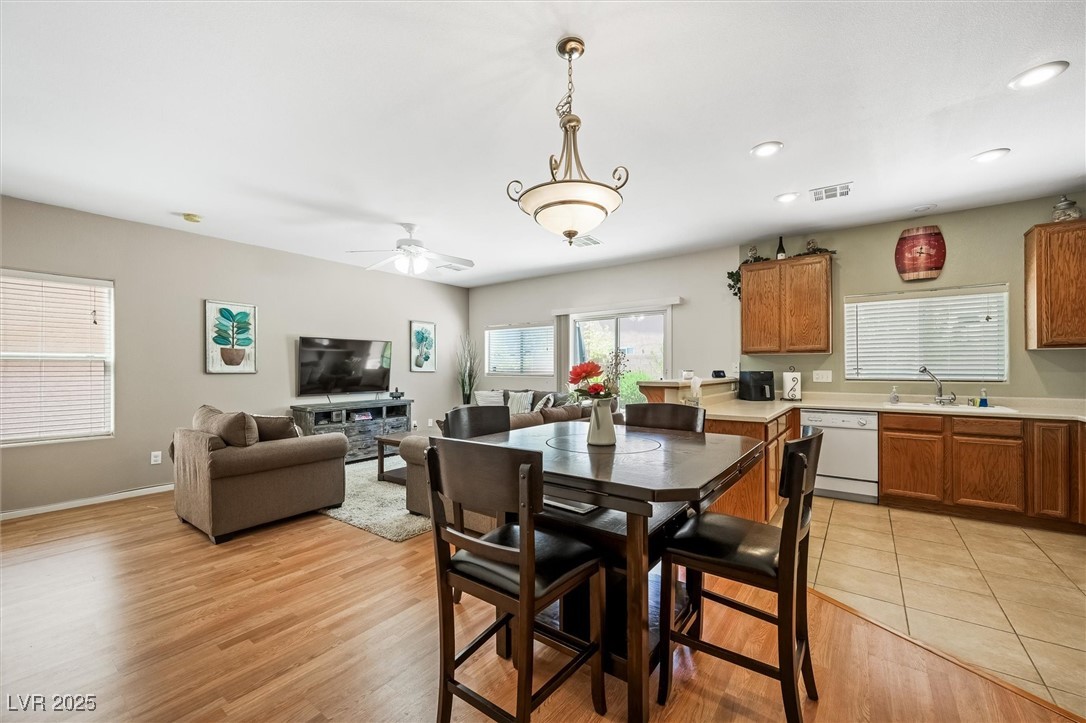 Las Vegas, Nevada 89141, United States, 3 Bedrooms Bedrooms, ,3 BathroomsBathrooms,Residential,Active,231736