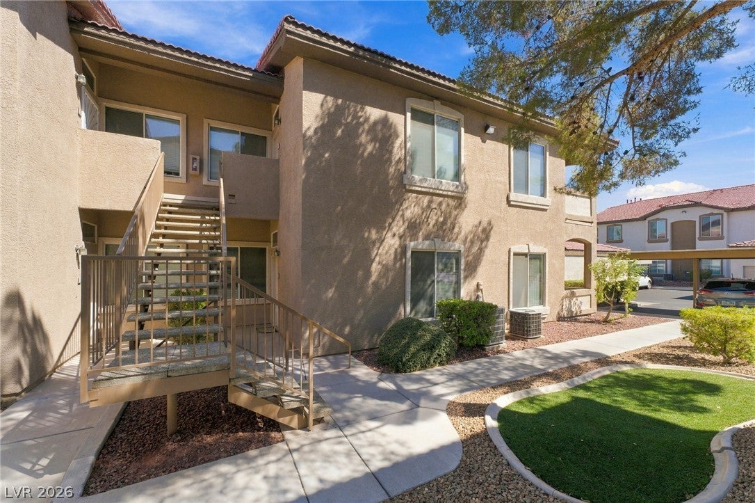 2305 W Horizon Ridge Parkway 211