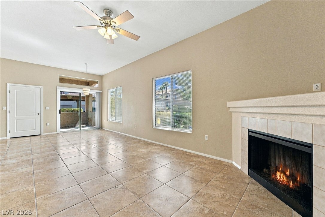 2305 W Horizon Ridge Parkway 211