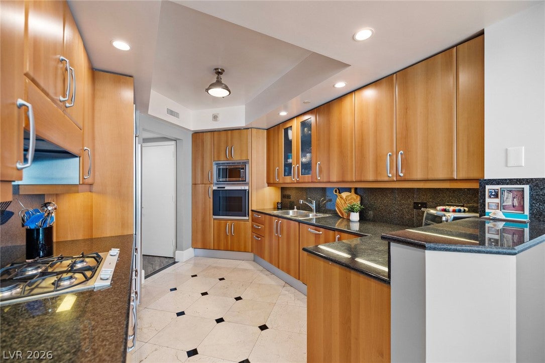2747 Paradise Road 1004