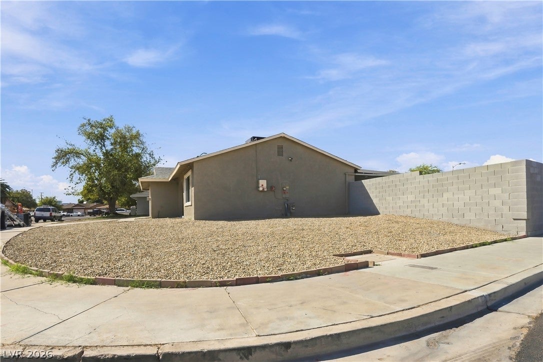 1217 Vaughn Street