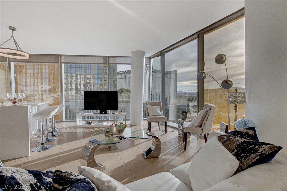3722 Las Vegas Boulevard 811