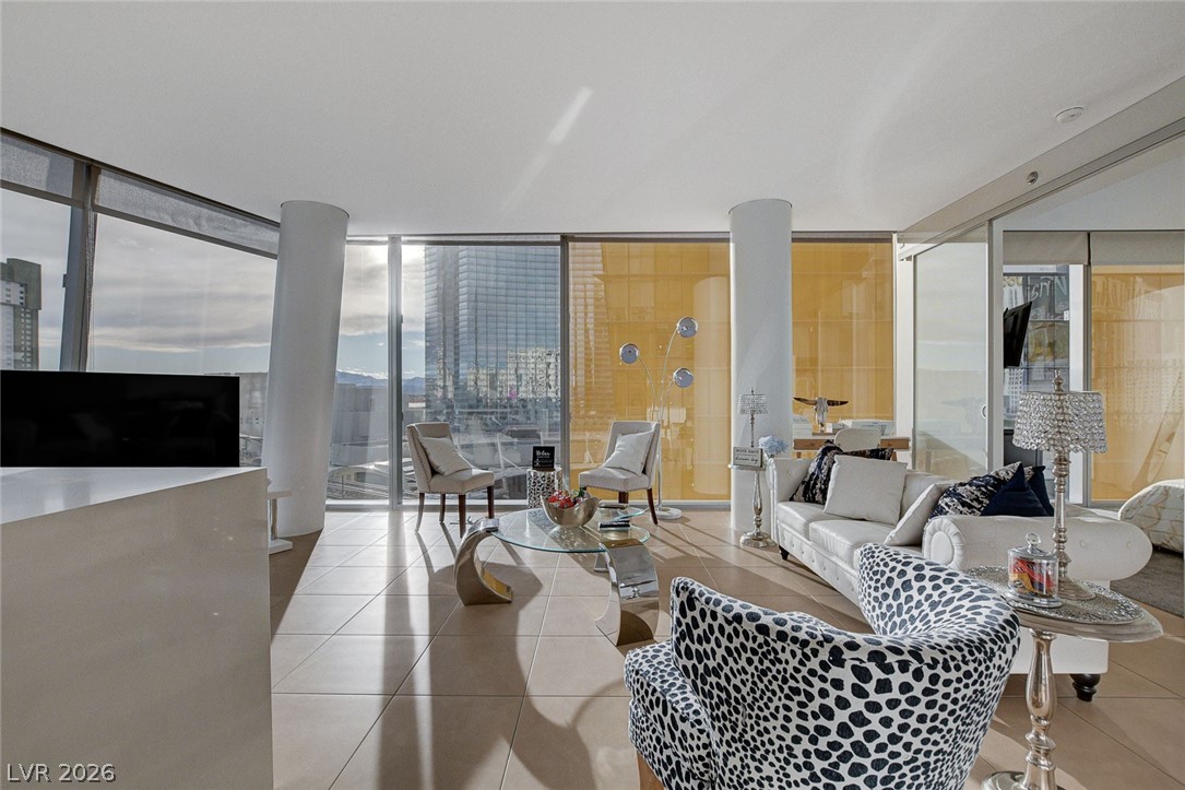 3722 Las Vegas Boulevard 811