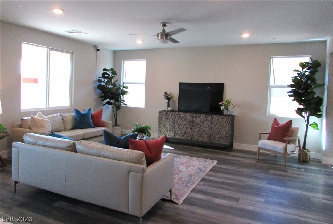 1036 FOX FALCON Street