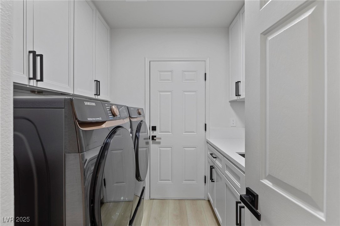 Henderson, Nevada 89052, United States, 6 Bedrooms Bedrooms, ,5 BathroomsBathrooms,Residential,Active,185277